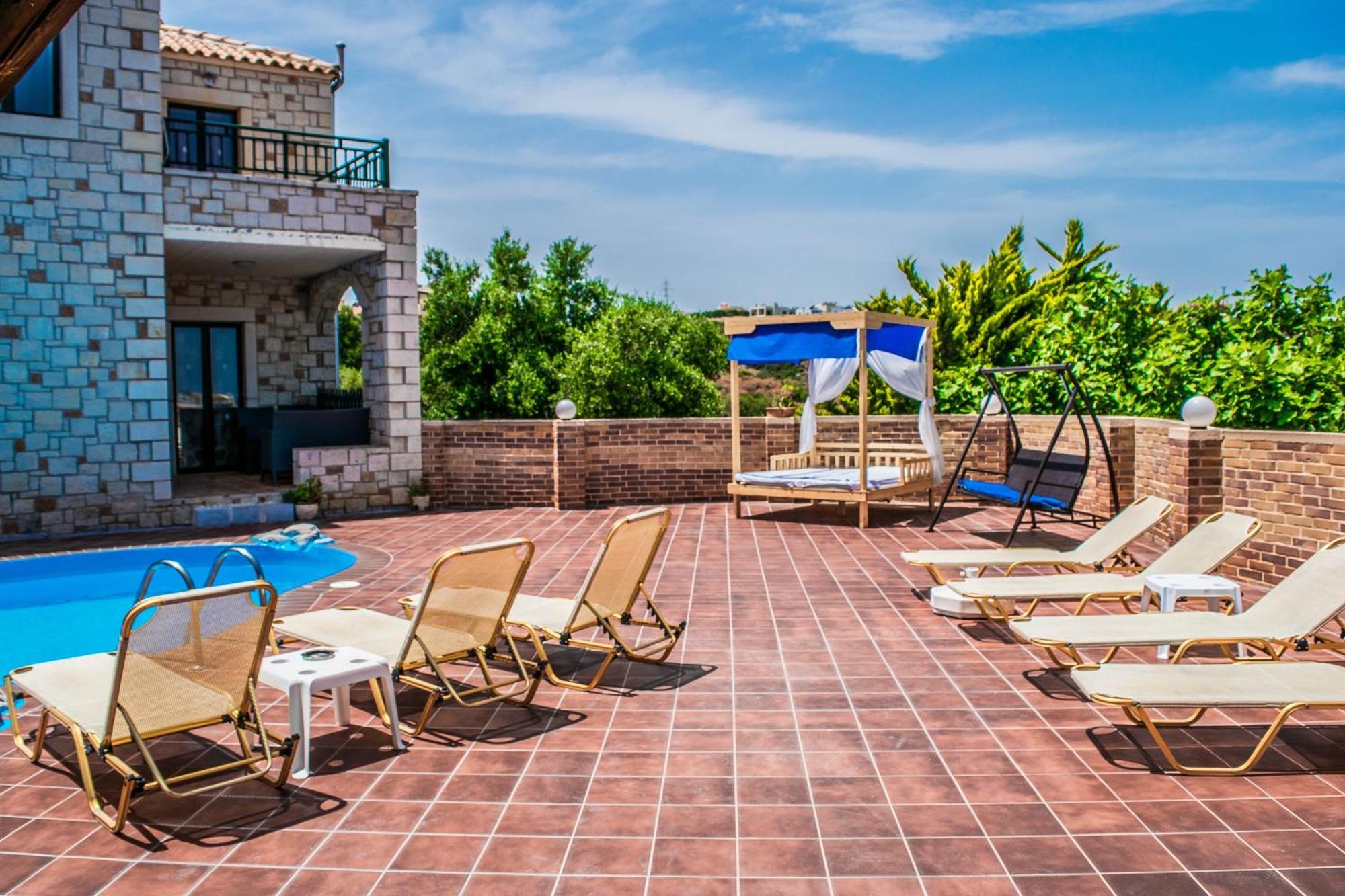 Niriides Luxury Villa *