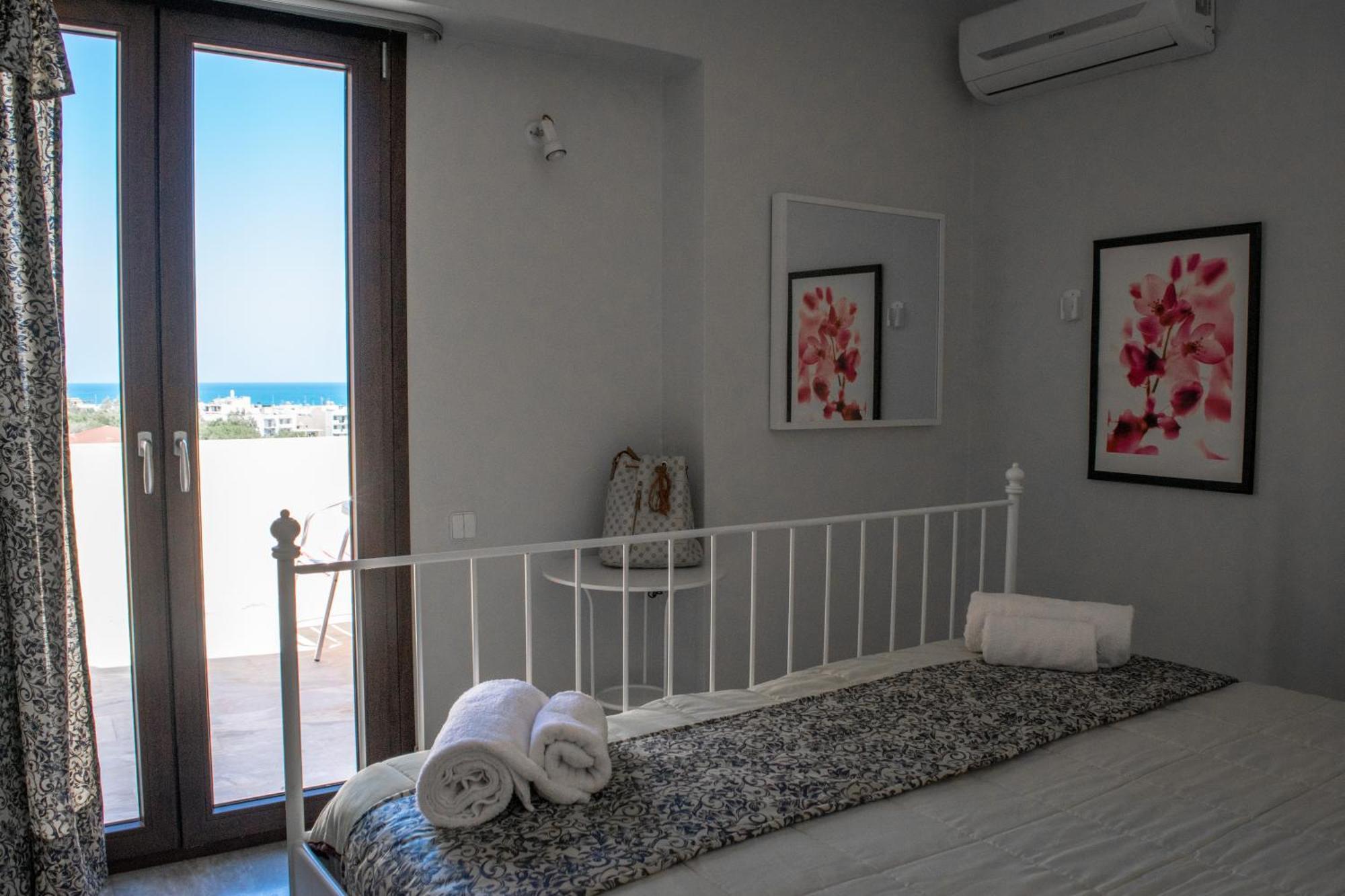 Niriides Luxury Villa
