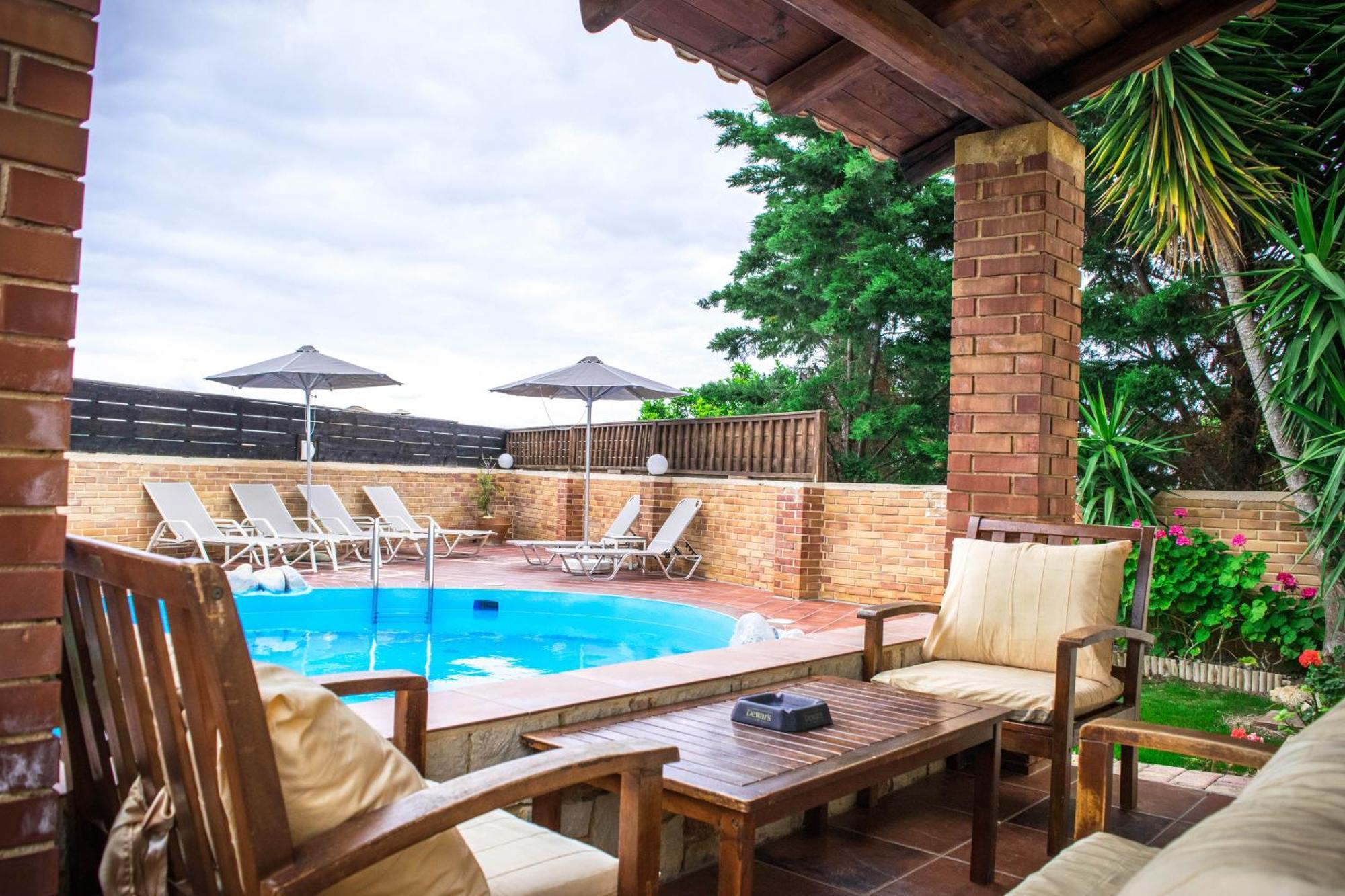 Villa Niriides Luxury