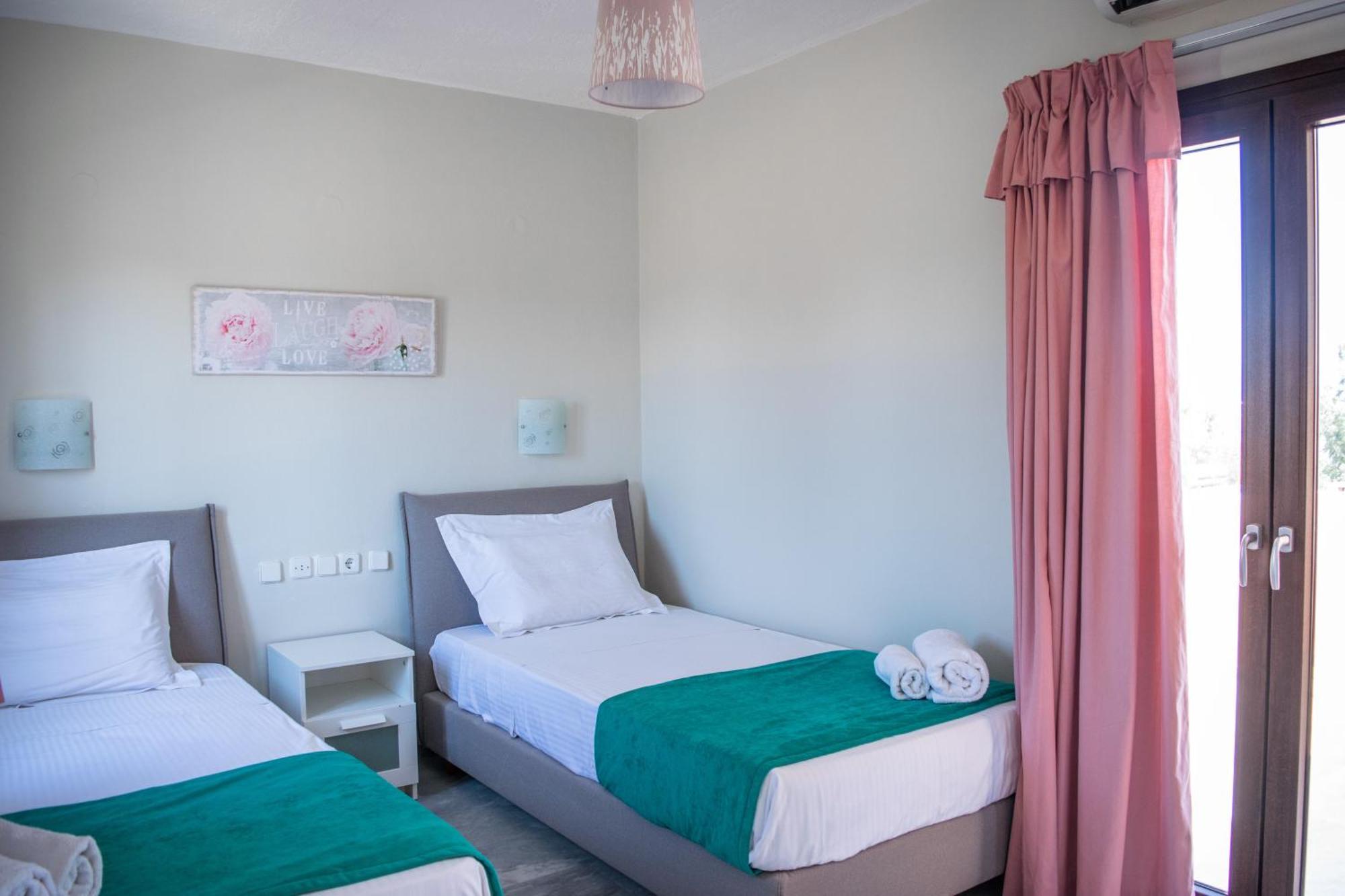 Niriides Luxury Villa *