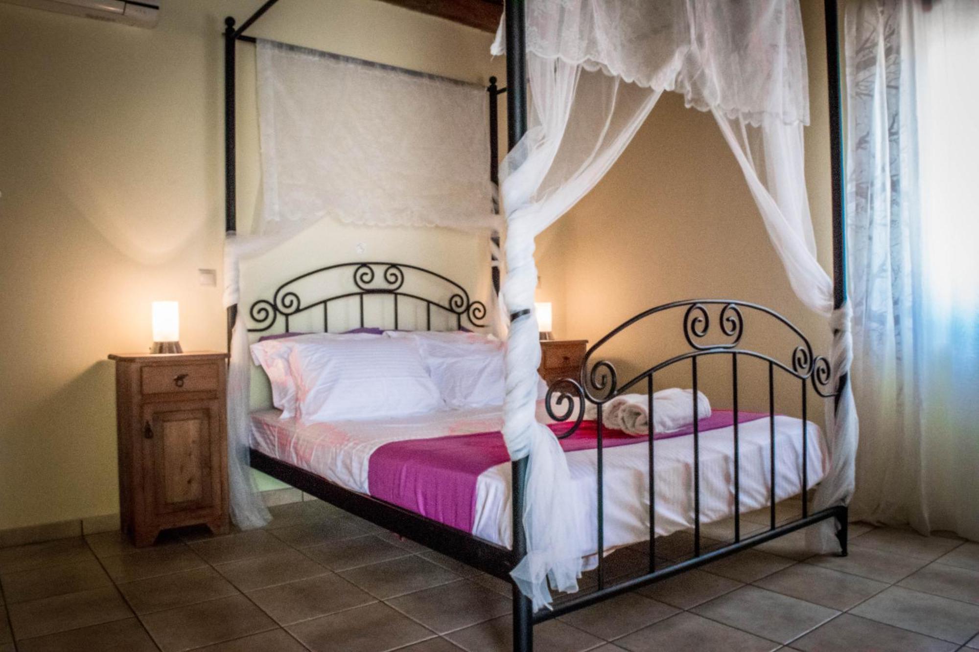 Villa Niriides Luxury *